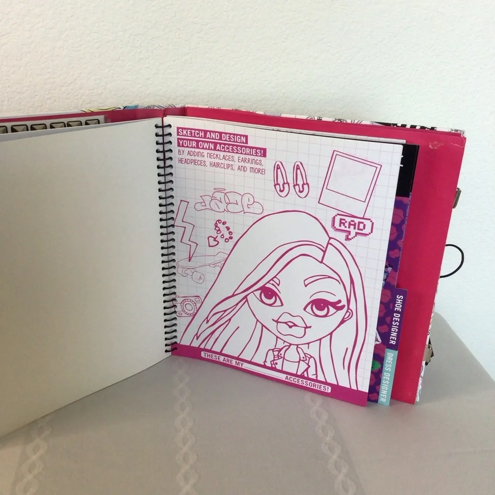 Bratz Fashion Folio Binder 2015 NEW